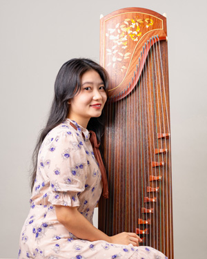 Zeng Xin Yi - Guzheng Teacher